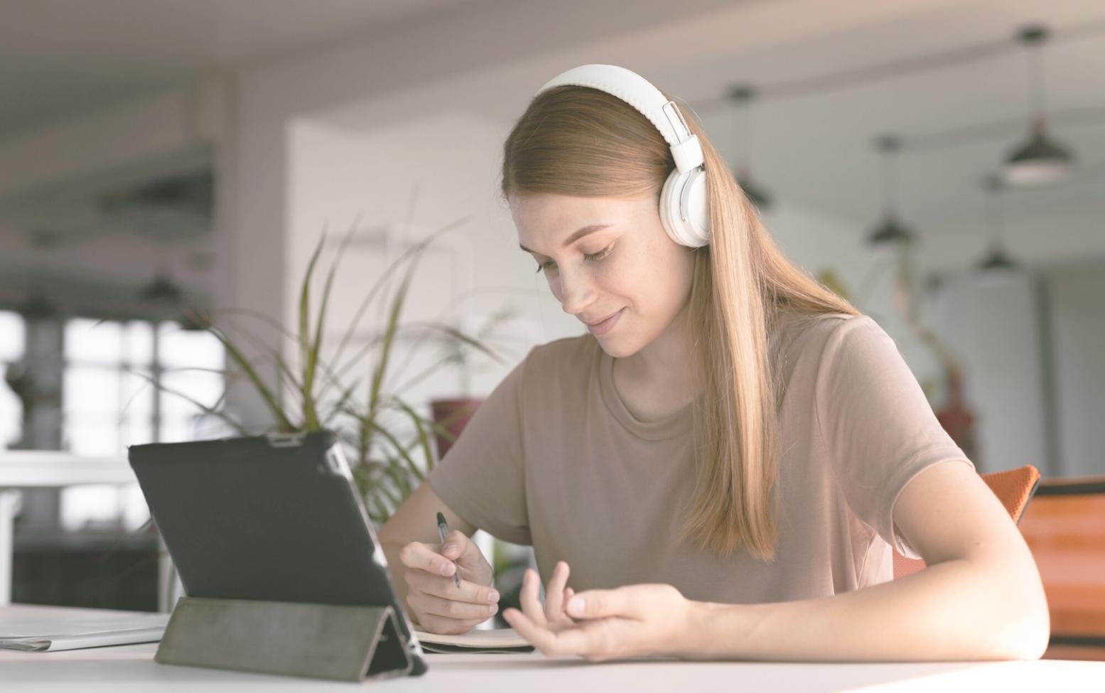 Internationale Studierende bei Orientierungsveranstaltung auf dem Campus